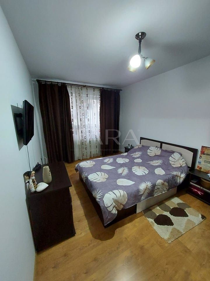 Apartament cu 3 camere și 2 locuri de parcare, zona Florilor. - Poză 5