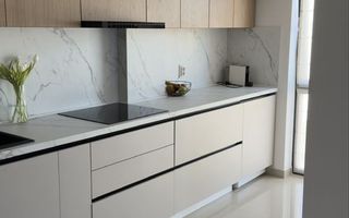 Apartament cu 3 camere, 2 băi, balcon și parcare, Florești. - Poză 1