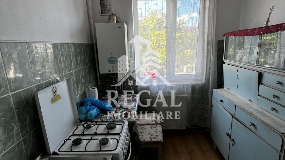 Apartament 2 camere, 43 mp, balcon mare, acoperiș, etaj 4/4 - Poză 4