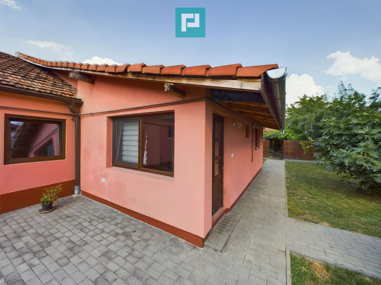 Casă cu 7 camere și 2 băi in Grădiște - Poză 21