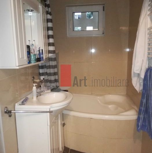 Vânzare apartament semidecomandat 4 camere cu centrală Bd. Obregia - Poză 3