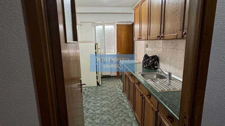 De vanzare apartament 3 camere - Poză 9