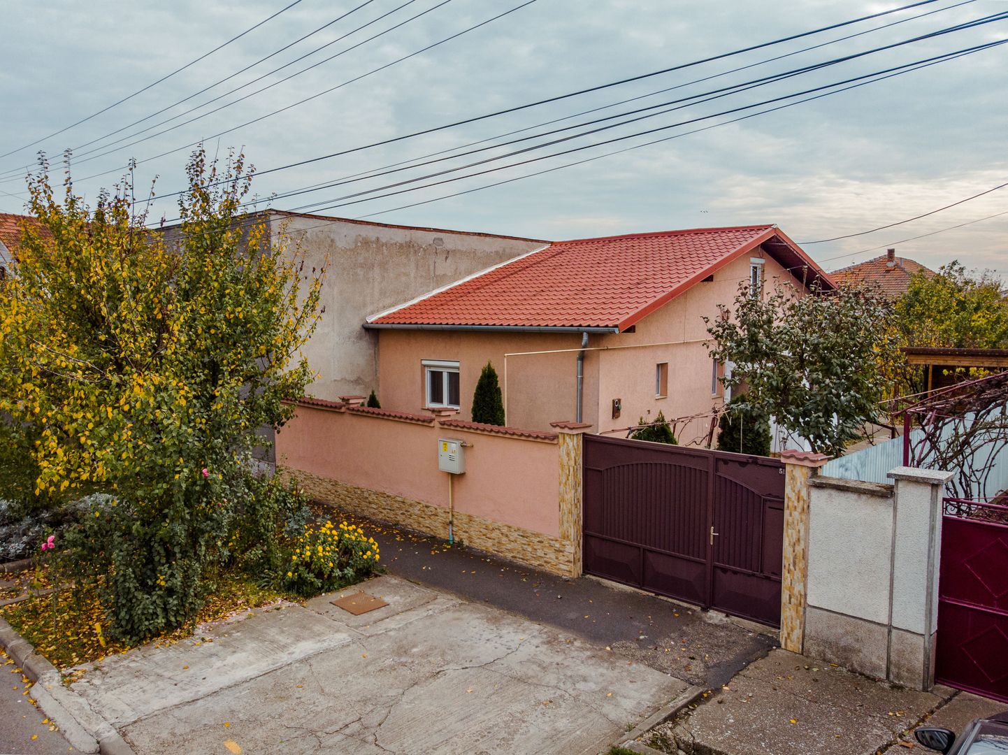 Casă cu 2 camere în Bujac - Poză 3