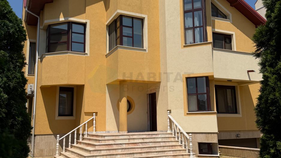 Vila 9 camere cu piscina si teren de 1.000 mp - Poză 37