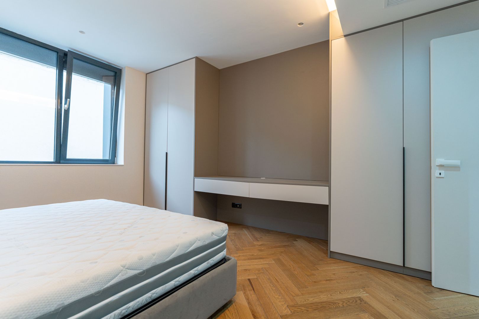 Luxury 4-Room Apartment – HERASTRAU I Parking Spots I ROVERE FURNITURE - Poză 8