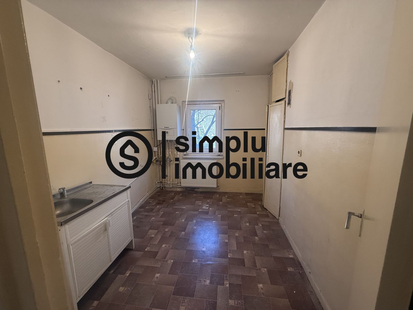 2 camere, parter, centrala termica, Rovine - 110 000 Euro - Poză 4