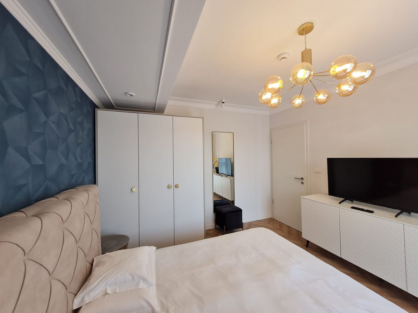 Elegantă și prestanță - Poză 4