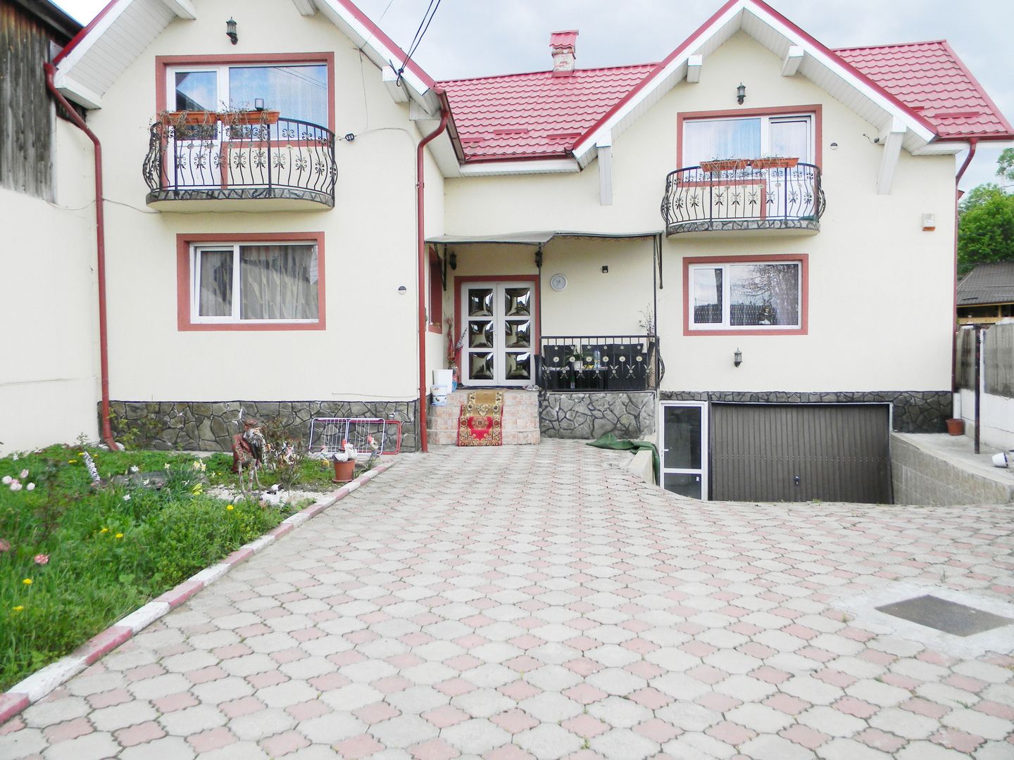 Casa mobilata in Centrul Mun. Sacele - Poză 1