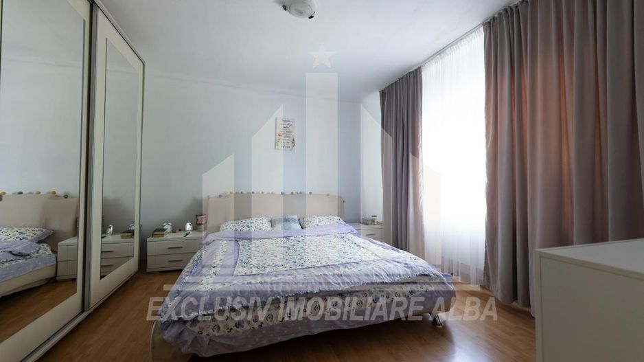 Casa de vanzare cu 2000mp de teren in Ciugud - Poză 6