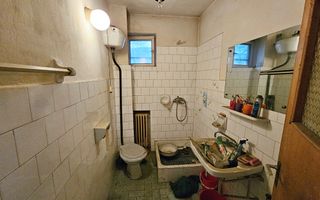 Casa cu 7 camere, 700 mp teren, deschidere la 2 strazi, zona Centru - Poză 12
