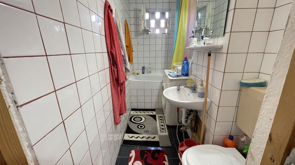 Apartament cu trei camere,etaj 2 - zona Cetatii - Poză 14