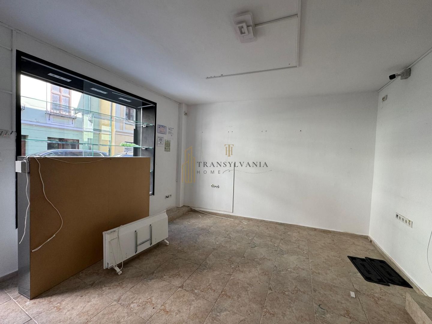 Spațiu comercial de închiriat în zona istorică cu vad pietonal - Poză 2