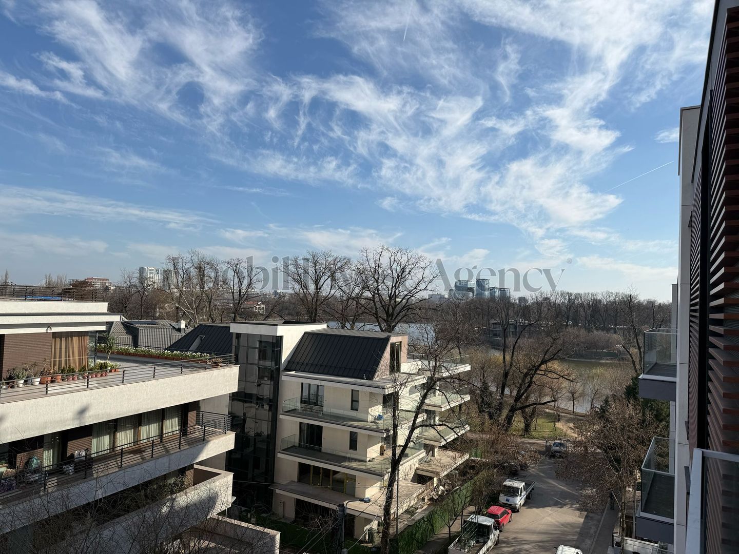 Apartament cu 4 camere in zona Floreasca - Aviatiei la intrare in parc - Poză 1