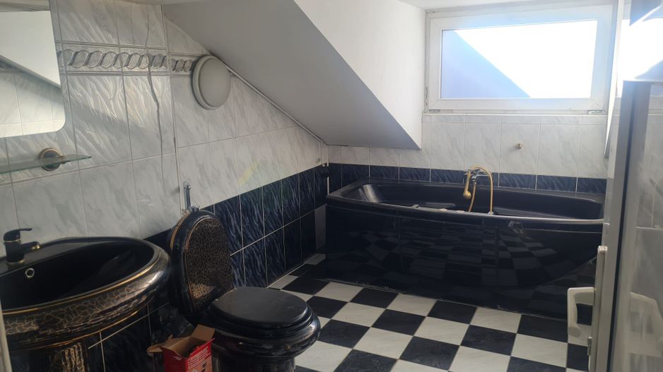 Casă de închiriat 10 camere Strada Știrbei Vodă - Poză 8