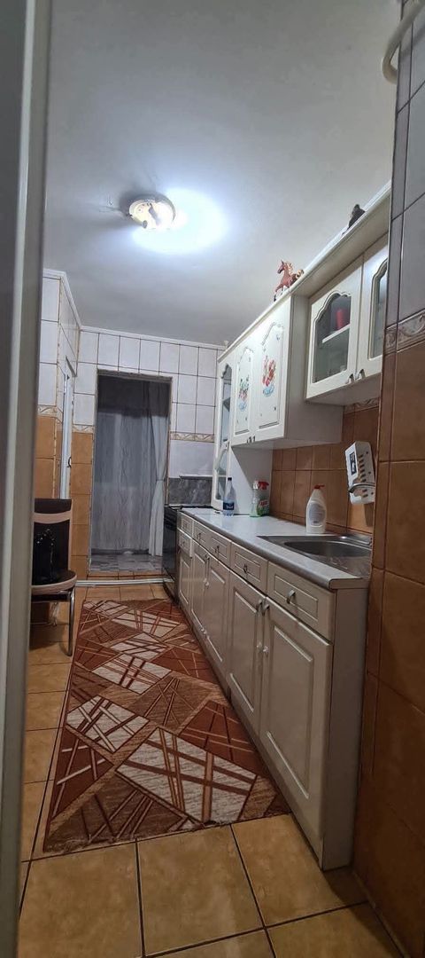 De vanzare apartament cu 2 camere, central, Bloc BR, et. 2, 76.000 euro - Poză 9