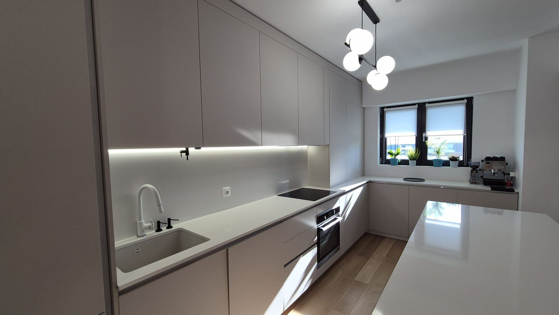 3 camere metrou, Upground, 106 mp utili , 124 mp cu 2 balcoan - Poză 6