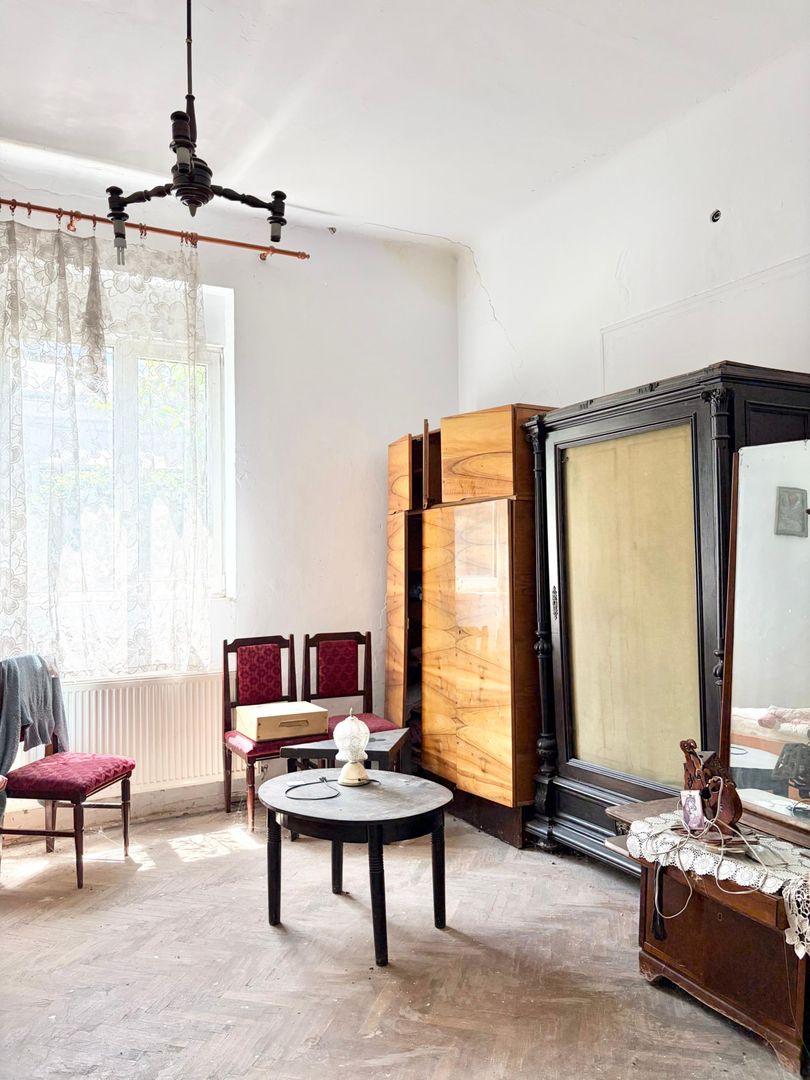 CASA INTERBELICA CU TEREN 707MP - Poză 1