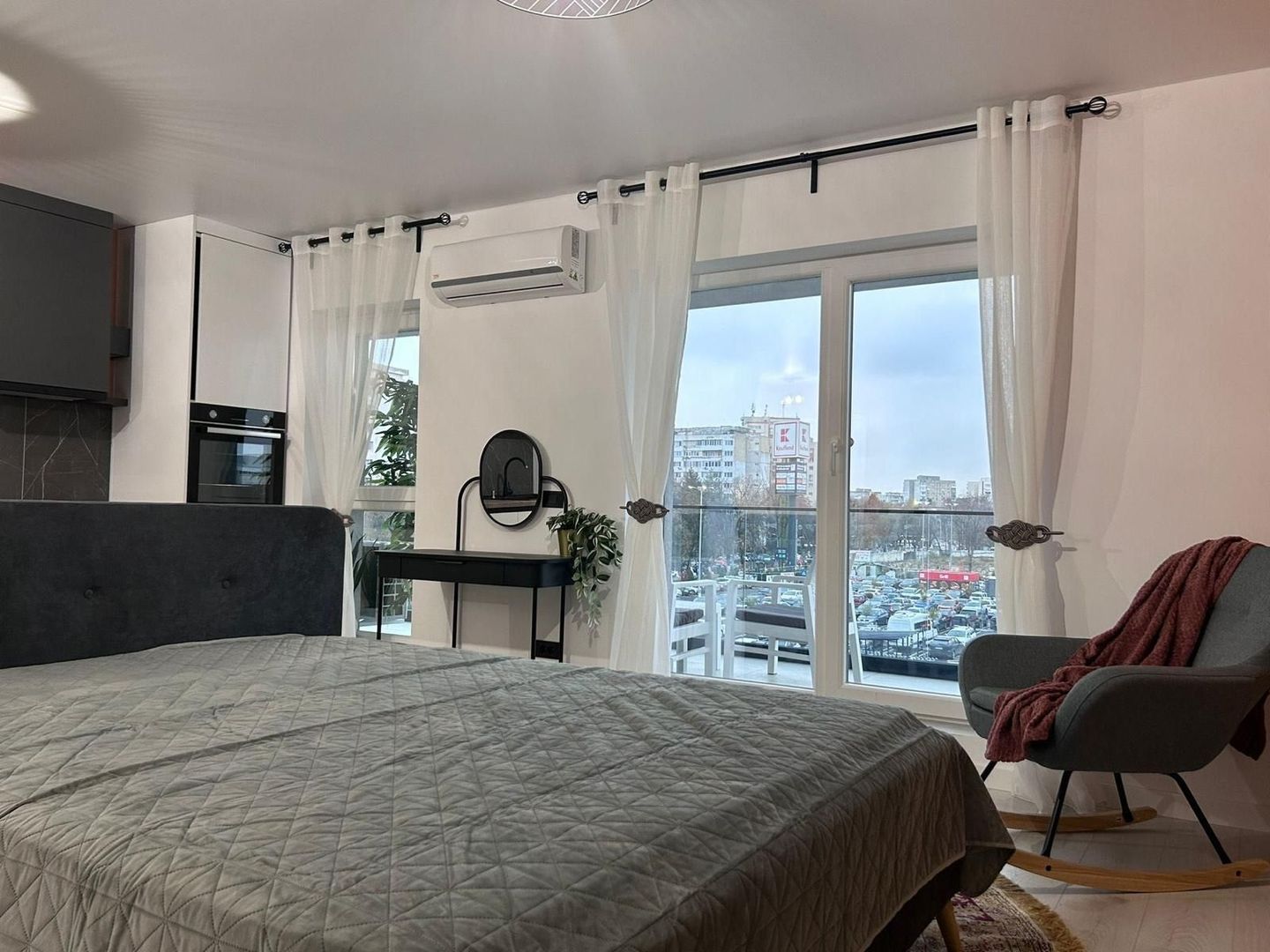 GARSONIERA- SUN ROYAL VIEW, BUCATARIE INCHISA, BLOC NOU, METROU - Poză 3