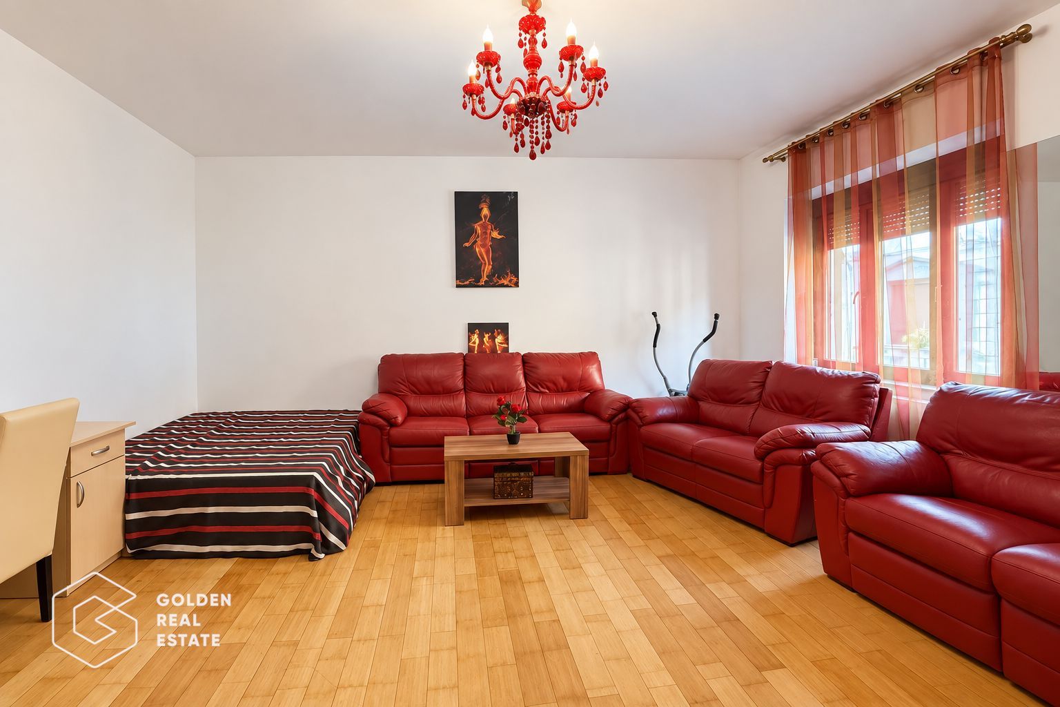 Casa individuala cu garaj si teren 556 mp, str Desseanu - Poză 4