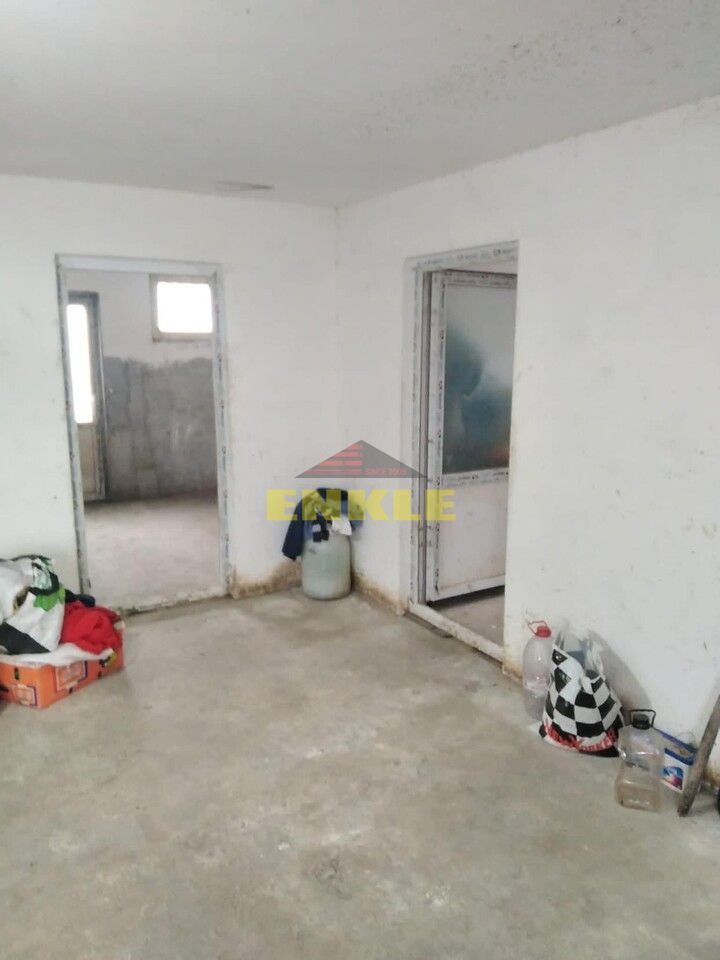 Casa P+1, 200 mp utili,Hala nr 1, 350 mp,Hala nr 2,250 mp,Teren 14000 mp,zona Vladeni,pret negociabil - Poză 2