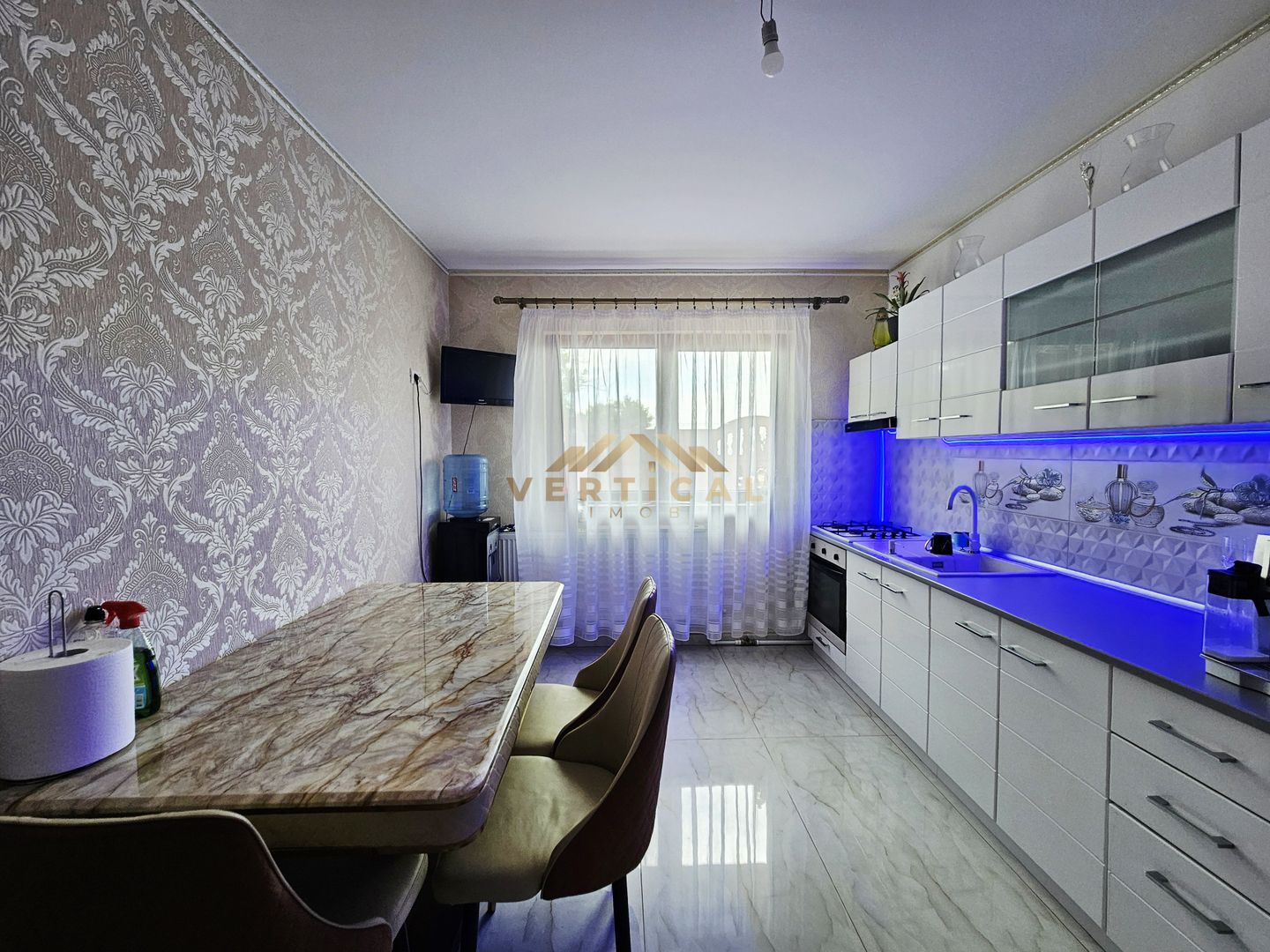 Vila 6 camere la intrare in Dobreni - Poză 5