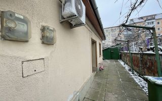 Casa cu 2 spatii comerciale si 2 apartamente | zona Lipovei - Poză 1