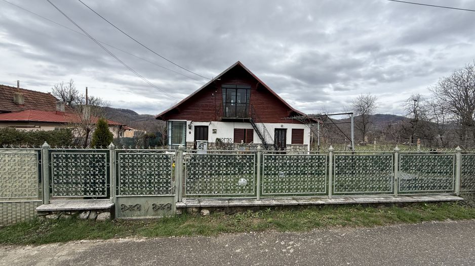 Casă corp C1 84mp + casă corp C2 51mp+garaj+ grădină și teren 889mp - Poză 19