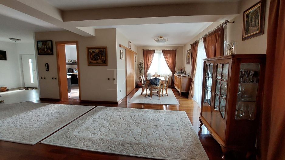 Casă cu 5 camere. de vânzare in Floresti, zona Parcului Poligon. - Poză 1