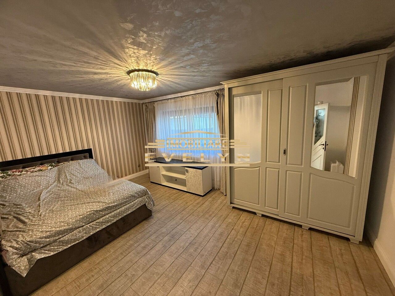 Apartament 3 camere modern zona Piata Mare, parter, 70 mp, renovat integral - Poză 2