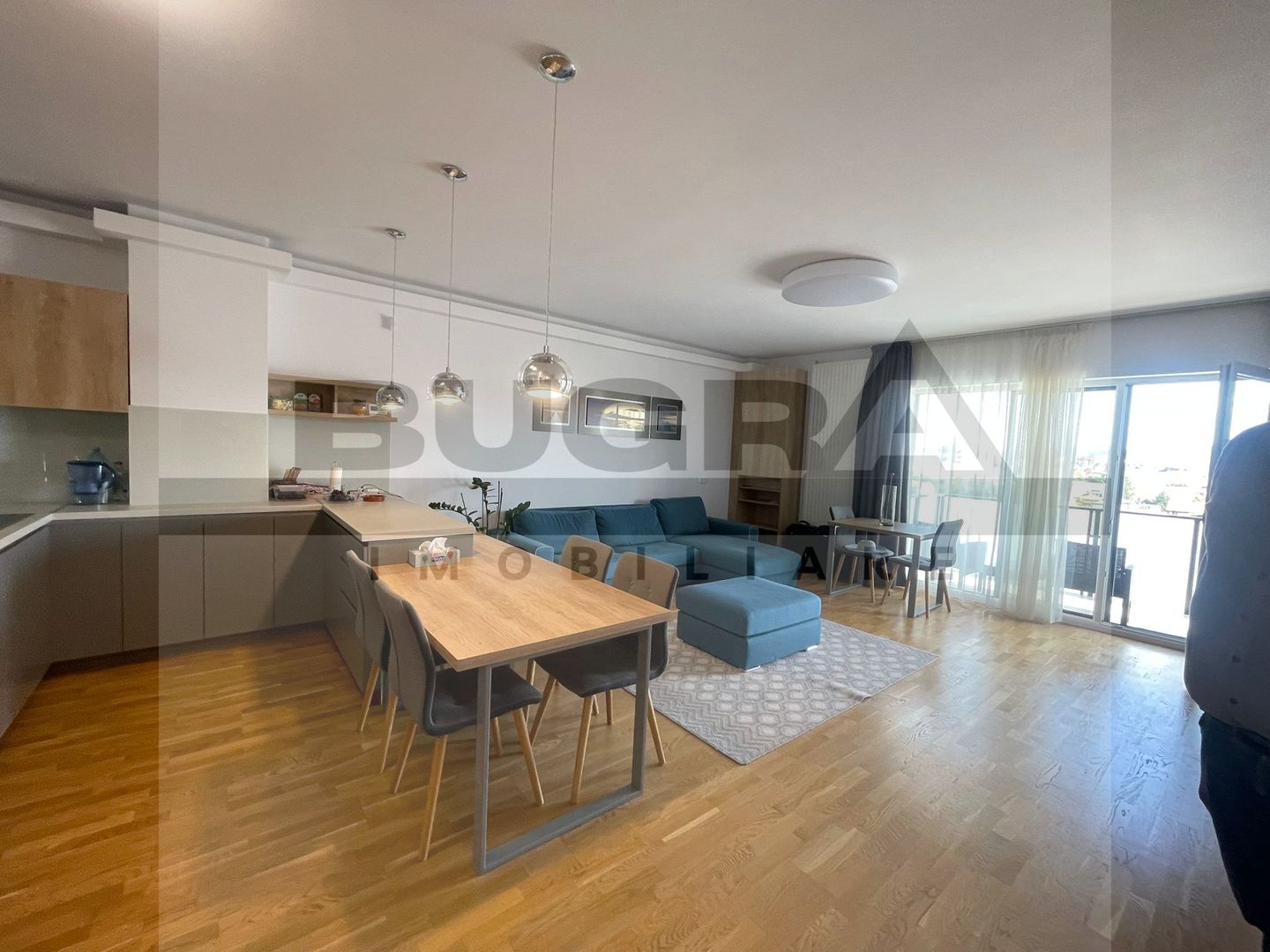 Apartament de 3 camere, modern, 80mp, parcare, zona Centrala - Poză 3