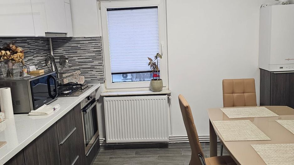 Inchiriere apartament 3 camere, modern, Prundu - Poză 11