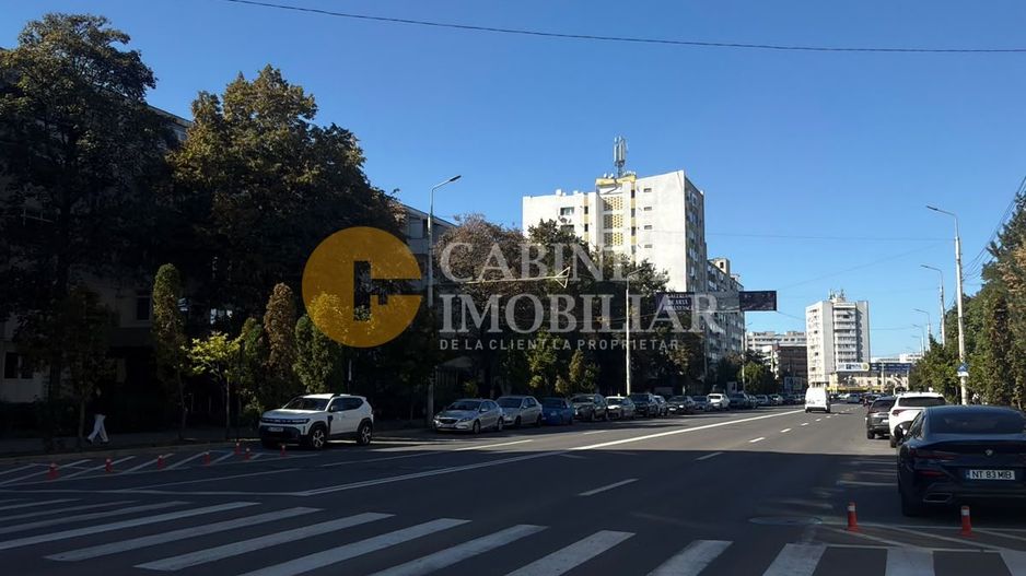 Spatiu Comercial Vitrat- 60mp - Front Stradal - Podu Ros - Poză 12