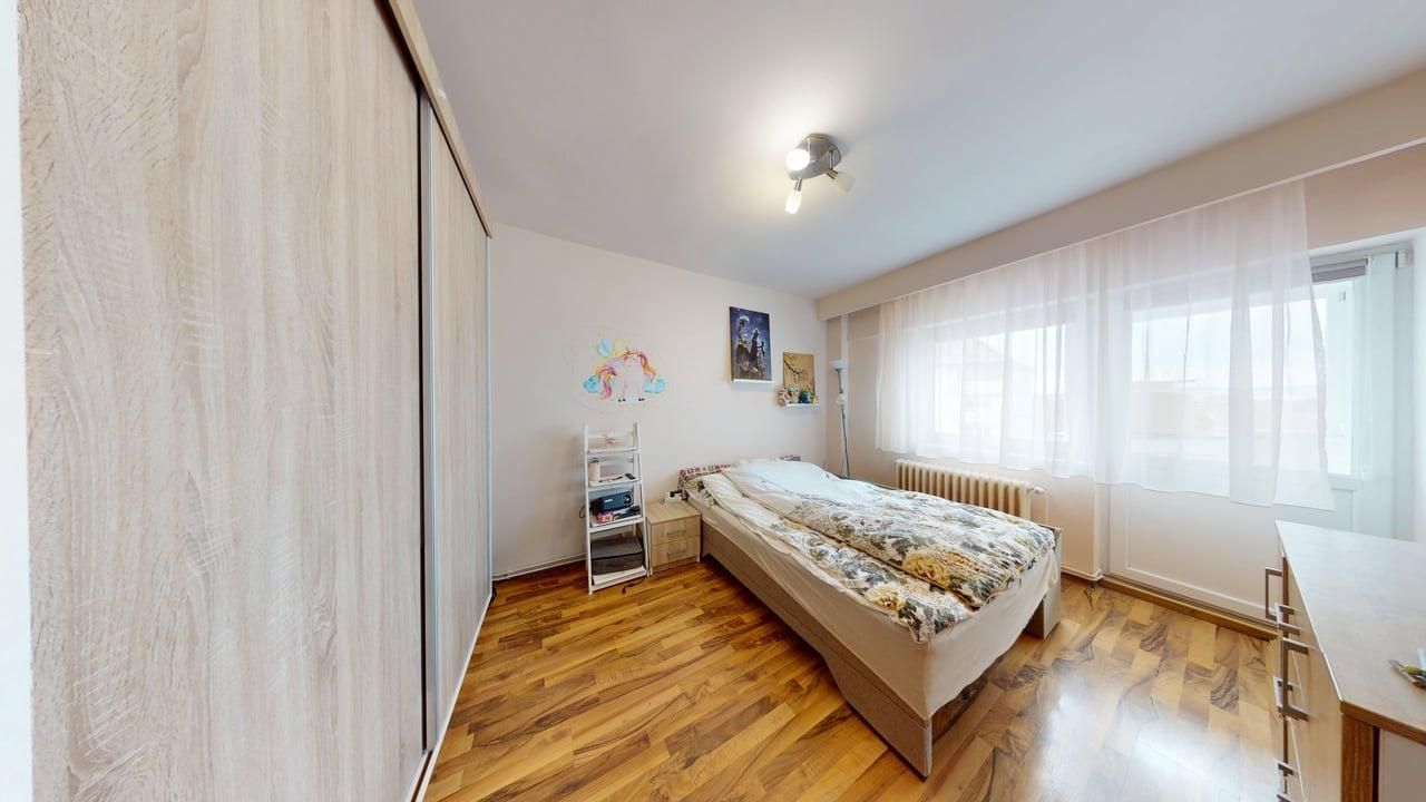 Apartament in zona centrala, la cheie, mobilat, utilat, et intermediar - Poză 4