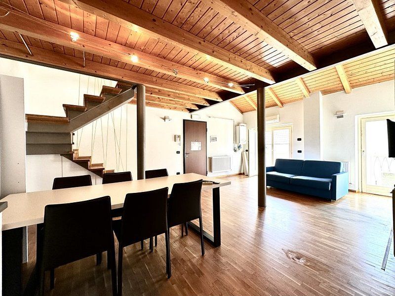 Apartament în Piața Unirii - renovat - mobilat și utilat - Poză 10