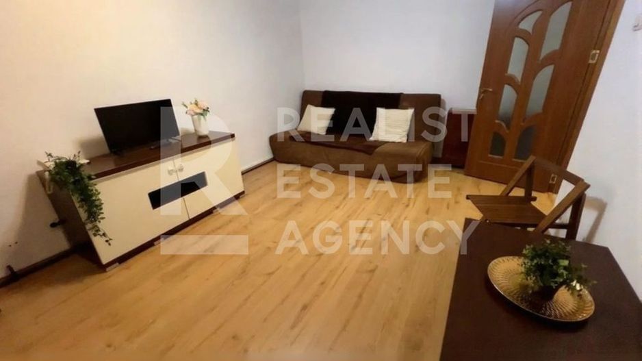 Vânzare, apartament, 2 camere, mobilat, parcare inclusă, Berceni - Poză 1