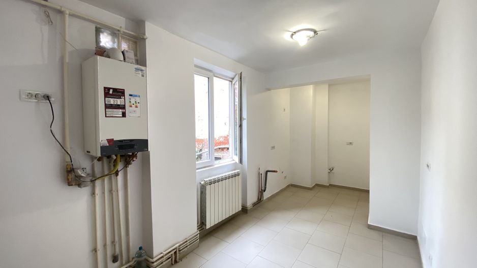 COMISION 0, Apartament/ Birou 2 Camere, 50mp, Decomandat, Zona Centrala - Poză 5