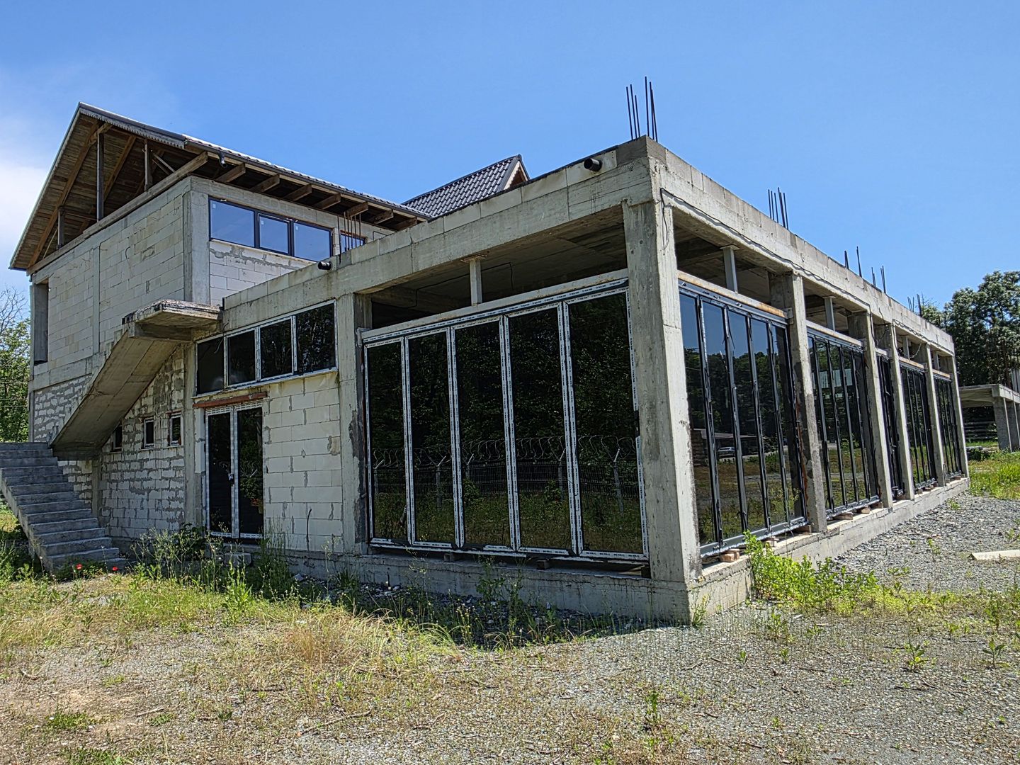 OPORTUNITATE DE INVESTIȚIE STRATEGICĂ – Clădire Mixtă 800 mp lângă Baza NATO - Poză 1