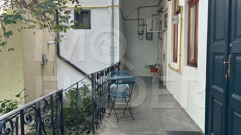 Studio cochet cu zonă de dormit și curte interioară, în centrul Clujului - Poză 16