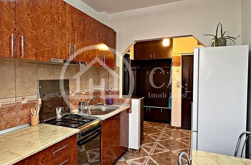 Apartament cu 3 camere de vanzare in zona Rogerius Oradea - Poză 4