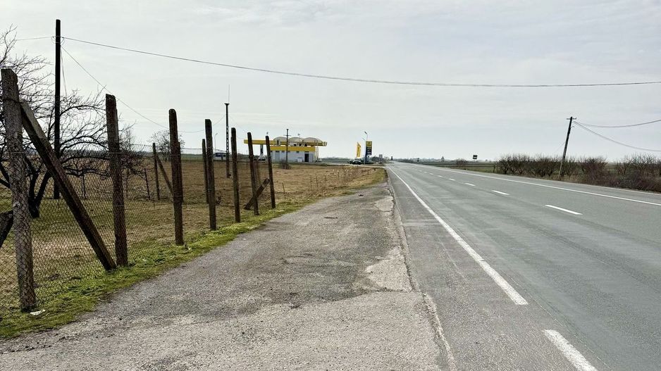 Pret redus Teren generos cu grajd nou in Varsand - Poză 1