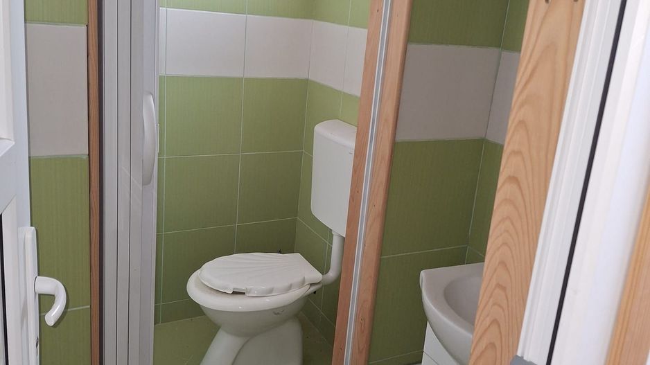 Casa cu 15 camere de vanzare in Bazna, Sibiu ( azil, pensiune) - Poză 7
