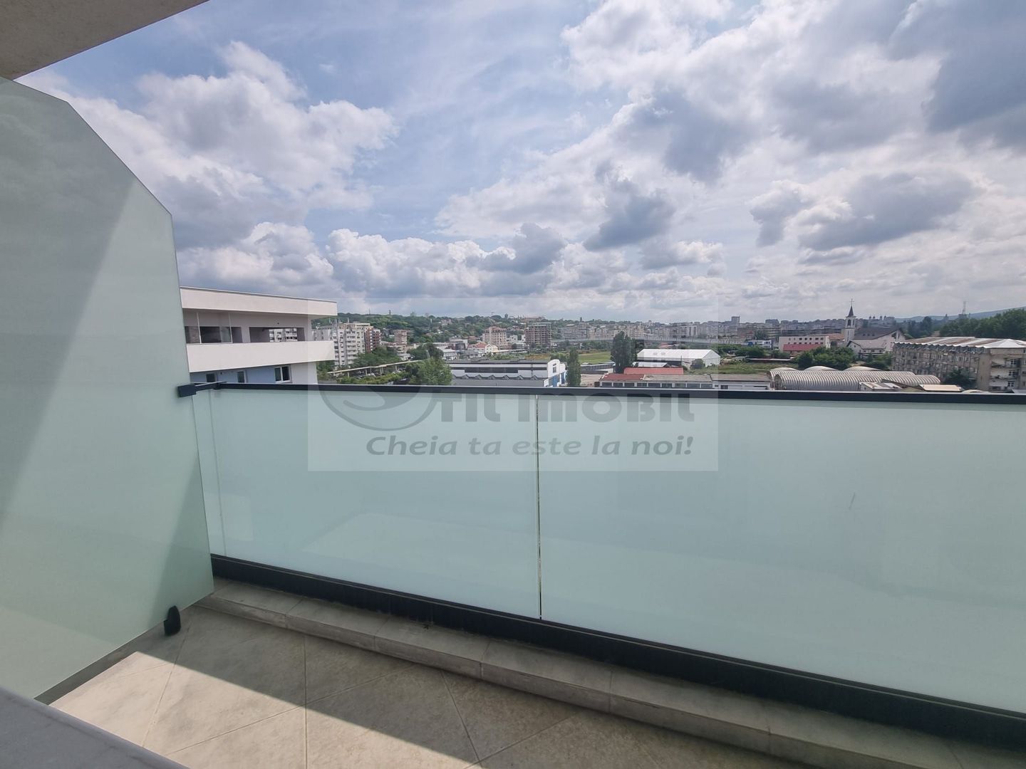 INTABULAT !  Apartament cu 2 camere in oras. Rezidential ! - Poză 6