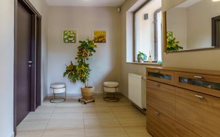 Vilă modernă, cu grădină superbă – ideală pentru o familie! - Poză 14