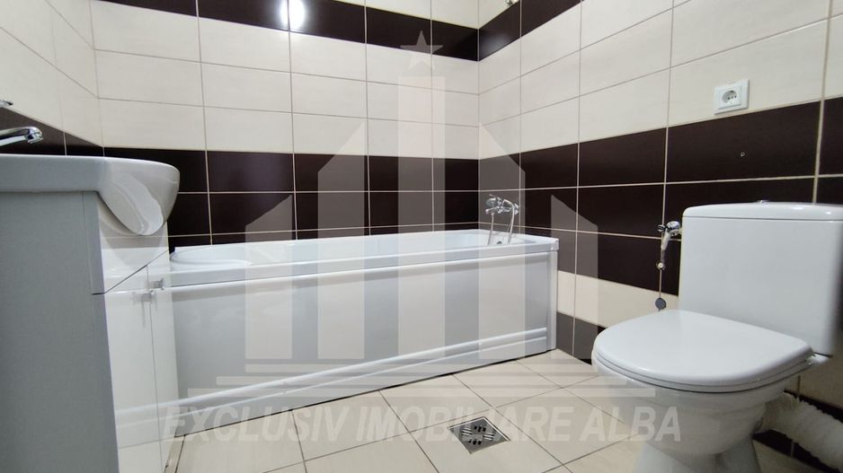 Apartament cu 5 camere decomandate, Cetate - Poză 5