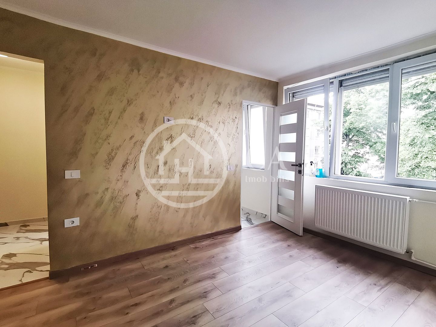 Apartament de vânzare cu 2 camere în zona Rogerius, Oradea - Poză 1