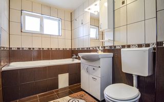 Apartament cu 3 camere + loc de parcare in Floresti, zona Teilor - Poză 11