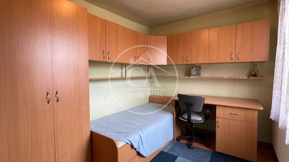 Casa de vânzare cu 8 camere de tip P+E+M in zona Rogerius, Oradea - Poză 21