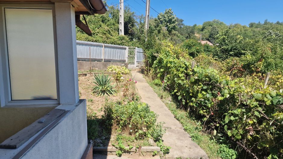 Casa in mediu rural cu teren - Poză 25