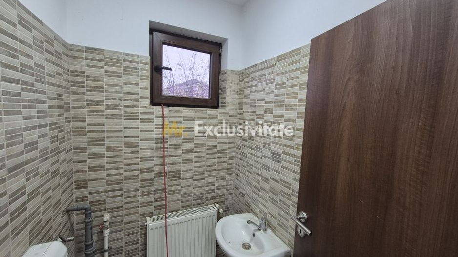 Spatiu de birouri generos - Poză 11