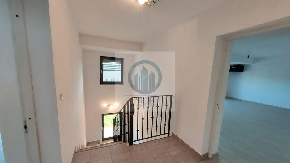 Vila deosebita în loc Simeria, zona ultracentrala - Poză 13